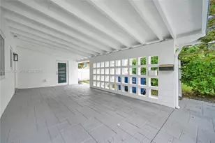 1018 NE 7th St, Hallandale Beach, FL 33009 - Photo 3