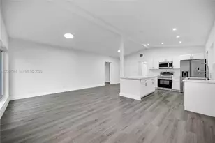 1018 NE 7th St, Hallandale Beach, FL 33009 - Photo 23