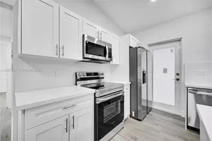1018 NE 7th St, Hallandale Beach, FL 33009 - Photo 13