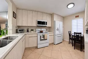 1400 SW 137th Ave, Pembroke Pines, FL 33027 - Photo 5