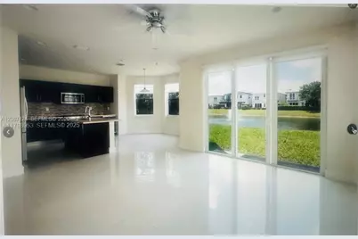 10464 NW 70th Ln, Doral, FL 33178 - Photo 7