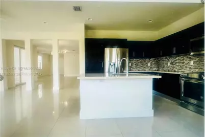 10464 NW 70th Ln, Doral, FL 33178 - Photo 9