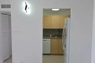 9310 Fontainebleau Blvd, Miami, FL 33172 - Photo 9