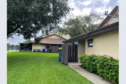 310 SW 96th Ter, Pembroke Pines, FL 33025 - Photo 3
