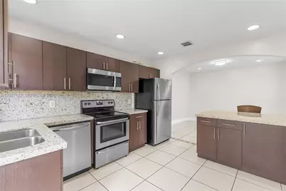 310 SW 96th Ter, Pembroke Pines, FL 33025 - Photo 9