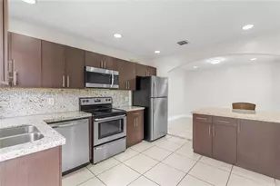 310 SW 96th Terrace, Pembroke Pines, FL 33025 - Photo 9