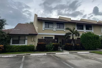 310 SW 96th Ter, Pembroke Pines, FL 33025 - Photo 1