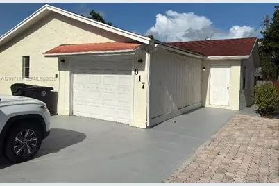 617 S A St, Lake Clarke Shores, FL 33460 - Photo 1