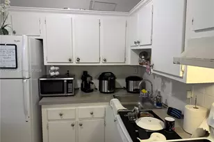 9460 Fontainebleau Blvd, Miami, FL 33172 - Photo 3