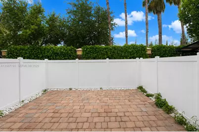 8954 W 35th Way, Hialeah, FL 33018 - Photo 11