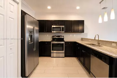 8954 W 35th Way, Hialeah, FL 33018 - Photo 9