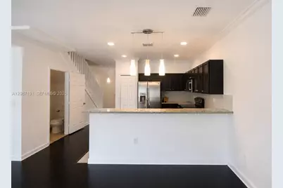 8954 W 35th Way, Hialeah, FL 33018 - Photo 7