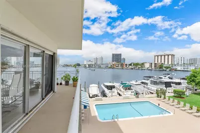 126 Golden Isles Dr #34A, Hallandale Beach, FL 33009 - Photo 11