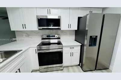 18216 Mediterranean Blvd #1-19, Hialeah, FL 33015 - Photo 5