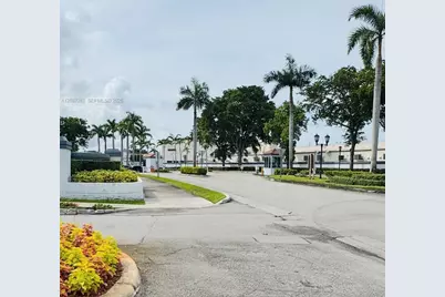 18216 Mediterranean Blvd #1-19, Hialeah, FL 33015 - Photo 31