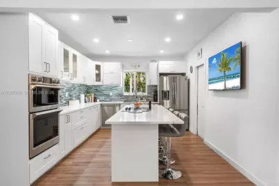 7940 Hawthorne Ave, Miami Beach, FL 33141 - Photo 15