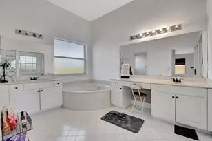 7647 Rockport Cir, Lake Worth, FL 33467 - Photo 11