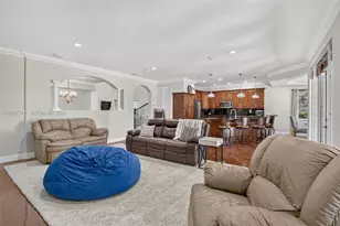 8210 Phoenician Ct, Davie, FL 33328 - Photo 23