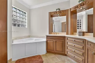 8210 Phoenician Ct, Davie, FL 33328 - Photo 39