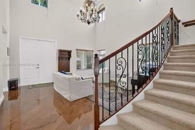 8210 Phoenician Court, Davie, FL 33328 - Photo 9