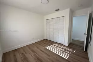 8860 SW 32nd St, Miami, FL 33165 - Photo 9