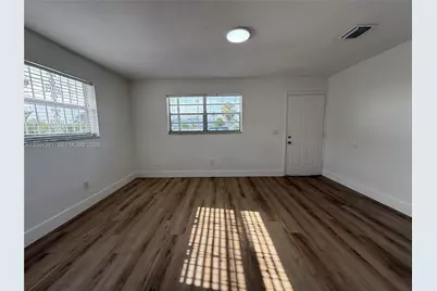 8860 SW 32nd St #front, Miami, FL 33165 - Photo 7