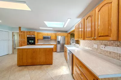 4391 SW 77th Ave, Davie, FL 33328 - Photo 5