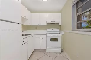 1725 W 60th St, Hialeah, FL 33012 - Photo 13