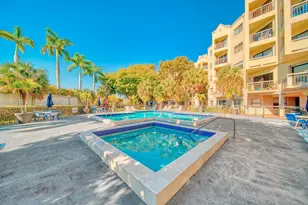 8290 Lake Dr, Doral, FL 33166 - Photo 23