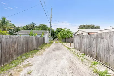 619 N D St, Lake Worth, FL 33460 - Photo 23