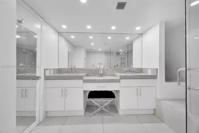 2000 Towerside Ter #1206, Miami, FL 33138 - Photo 29