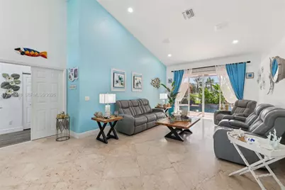 560 W Cypress Pointe Dr W, Pembroke Pines, FL 33027 - Photo 5