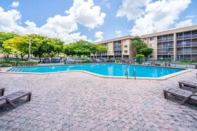17000 NW 67th Ave #405, Hialeah, FL 33015 - Photo 1