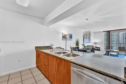 1200 Brickell Bay Dr #2119, Miami, FL 33131 - Photo 7
