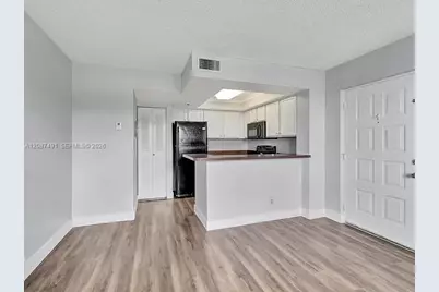 714 Executive Center Dr #28, West Palm Beach, FL 33401 - Photo 3