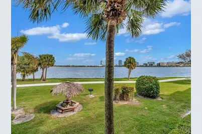 714 Executive Center Dr #28, West Palm Beach, FL 33401 - Photo 13