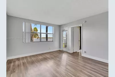 714 Executive Center Dr #28, West Palm Beach, FL 33401 - Photo 5