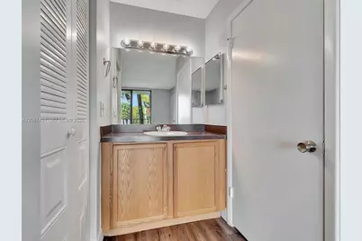 714 Executive Center Dr #28, West Palm Beach, FL 33401 - Photo 7