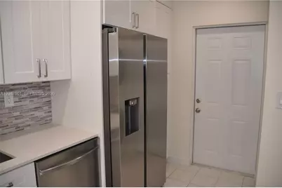 571 NE 61st St, Oakland Park, FL 33334 - Photo 5