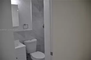 571 NE 61st St, Oakland Park, FL 33334 - Photo 13