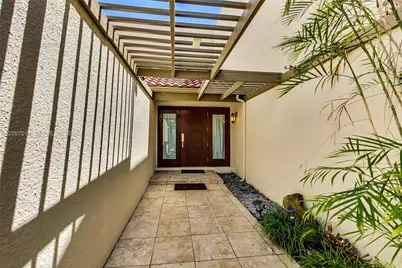 8613 SW 79th Pl, Miami, FL 33143 - Photo 13