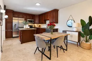 11006 N Harmony Lake Cir, Davie, FL 33324 - Photo 7