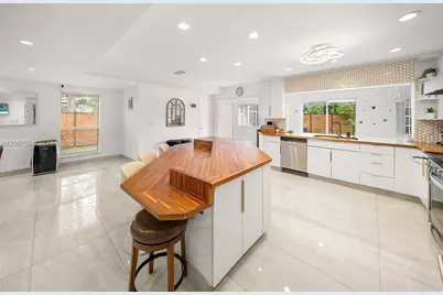 19885 NE 22nd Ave, Miami, FL 33180 - Photo 19