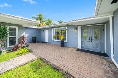 19885 NE 22nd Ave, Miami, FL 33180 - Photo 5