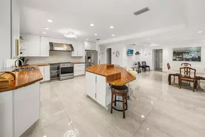 19885 NE 22nd Ave, Miami, FL 33180 - Photo 17