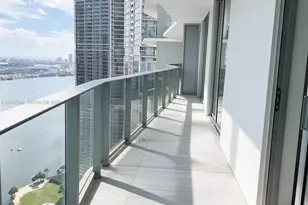77 SE 5th St, Miami, FL 33131 - Photo 3