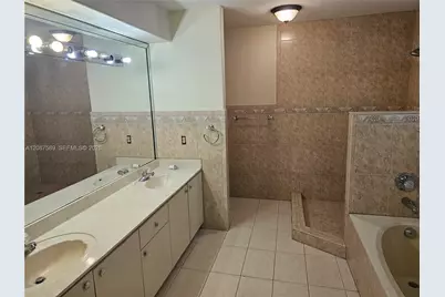 19403 NW 82nd Pl #19403, Hialeah, FL 33015 - Photo 7
