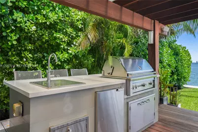 9301 N Bayshore Dr, Miami Shores, FL 33138 - Photo 29