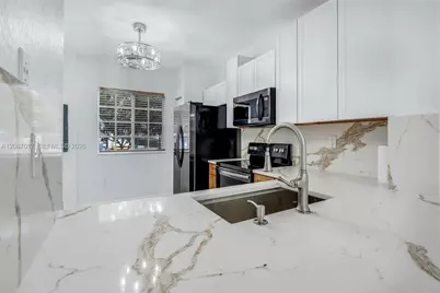 8870 N Isles Cir, Tamarac, FL 33321 - Photo 7