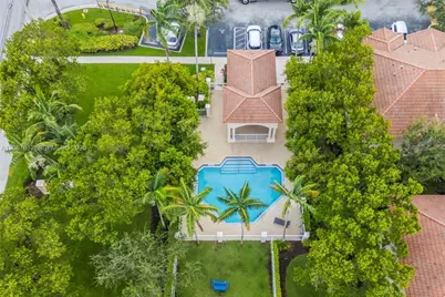 8870 N Isles Cir, Tamarac, FL 33321 - Photo 35